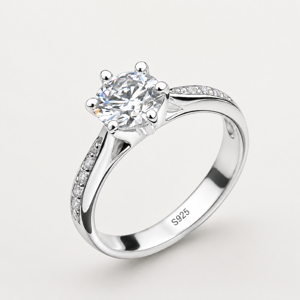 Solitärring aus 925er Sterlingsilber mit brillantem Mittelstein