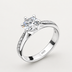 Solitärring aus 925er Sterlingsilber mit brillantem Mittelstein