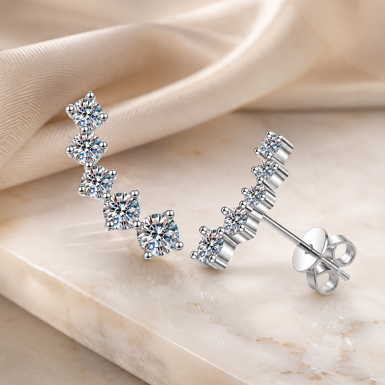 Éclat Smile Stud Earrings