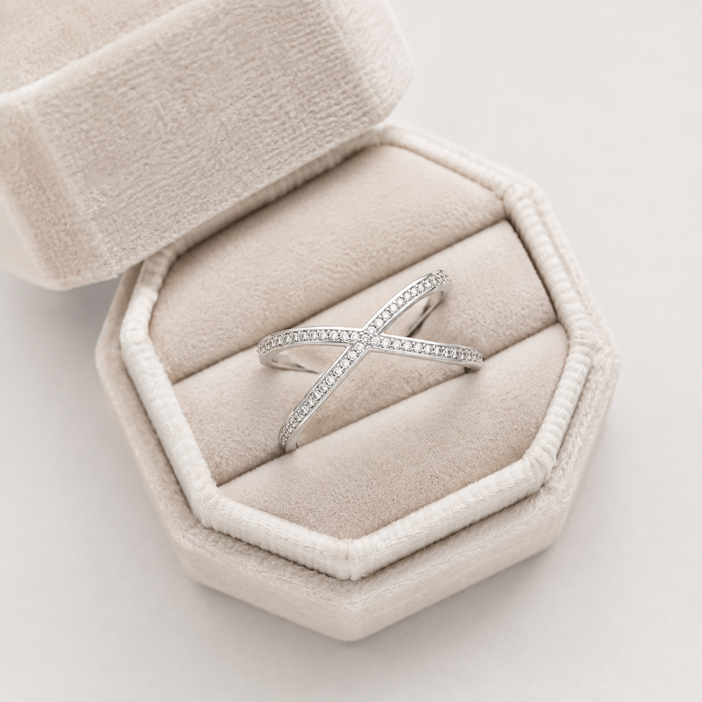 Élan Cross Pavé Ring in 925 Sterling Silve