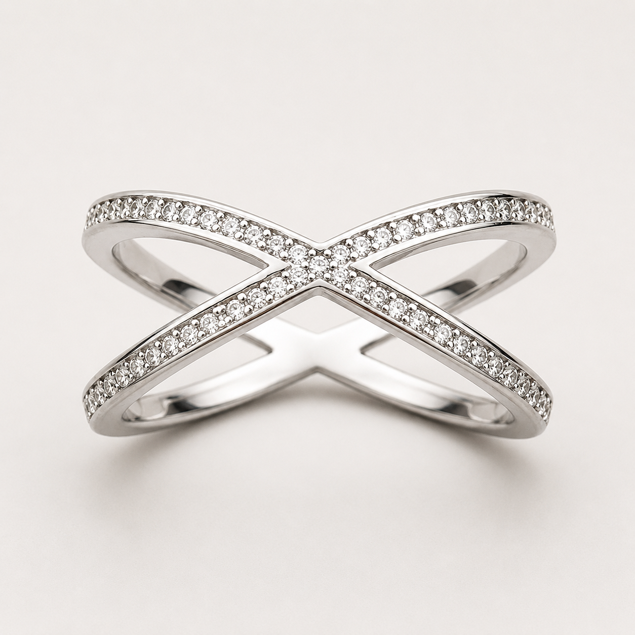 Élan Cross Pavé Ring in 925 Sterling Silve