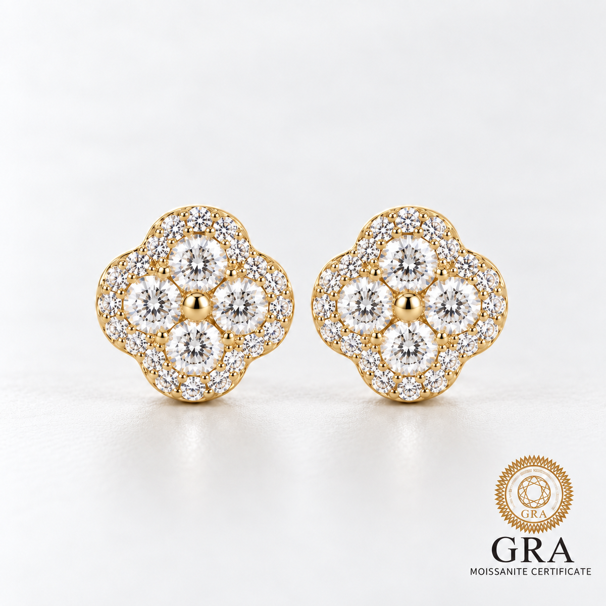 Orecchini a perno quadrifoglio con Moissanite colore D placcati in oro 14K