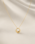Round Pendant Clavicle Necklace