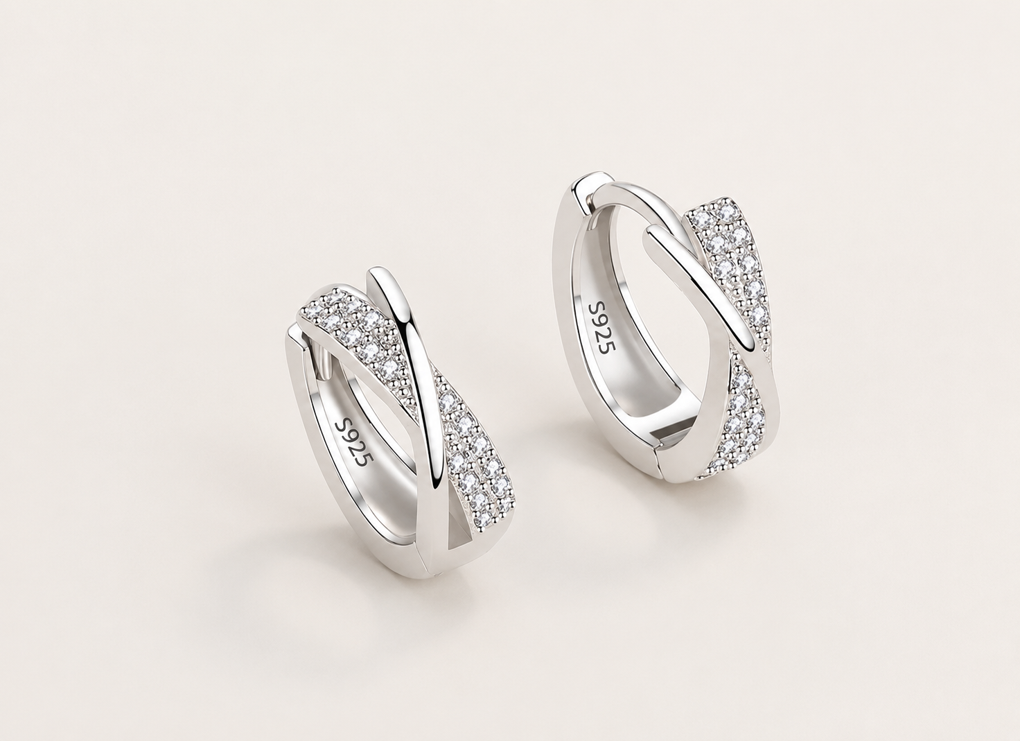 Éclat Bow Earrings in Sterling Silver 925