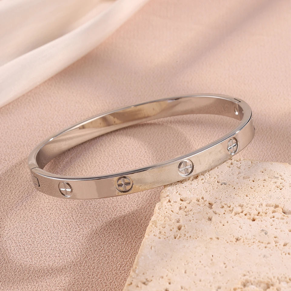 Fleur D’Or Cuff Bracelet